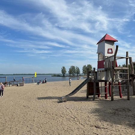BadHoophuizen 6-per Bungalow Veluwemeer Trampoline Hulshorst Buitenkant foto