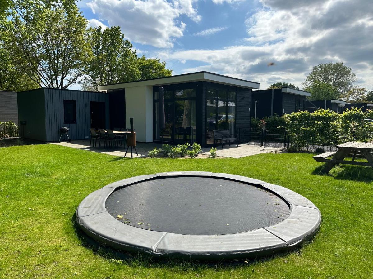 BadHoophuizen 6-per Bungalow Veluwemeer Trampoline Hulshorst Buitenkant foto
