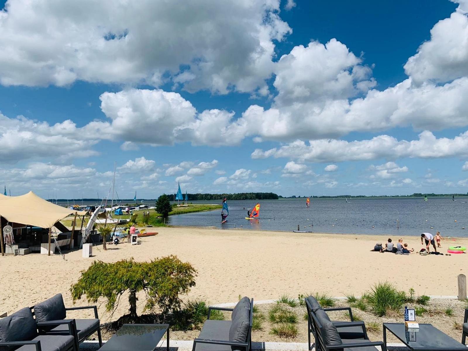 BadHoophuizen 6-per Bungalow Veluwemeer Trampoline Hulshorst Buitenkant foto