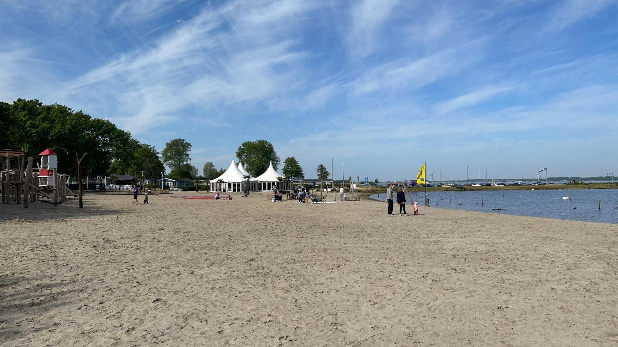 BadHoophuizen 6-per Bungalow Veluwemeer Trampoline Hulshorst Buitenkant foto